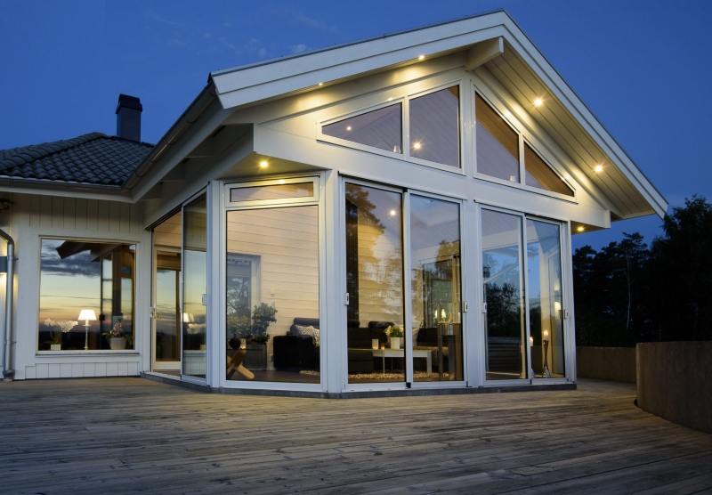 9. Bygga Uterum Inglasad Veranda.jpg