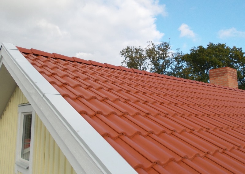 Byte av tegeltak Marsta Brista.jpg